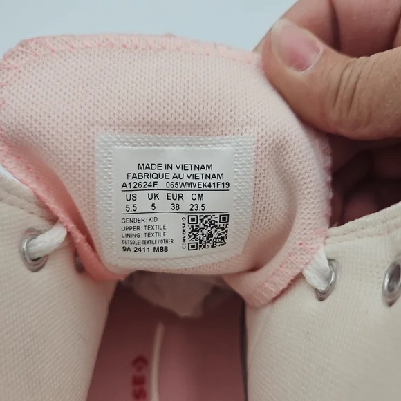 Converse Pink High-Tops with Red Heart Details - Picture 8 of 9